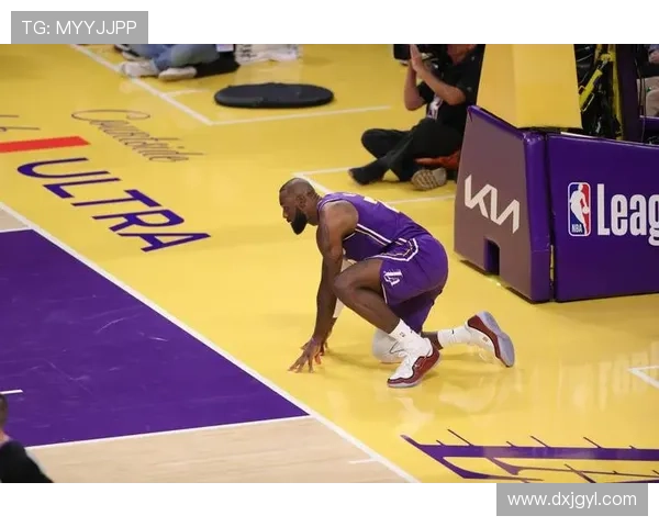 雷迪克回应罚球争议称东契奇技犯将申诉 雷迪克回应罚球争议称东契奇技犯将申诉